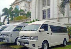 Sewa Mobil Toyota Hiace, Armada Paling Populer untuk Perjalanan Rombongan