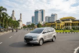 Faktor yang Memengaruhi Jarak Aman Saat Hujan
